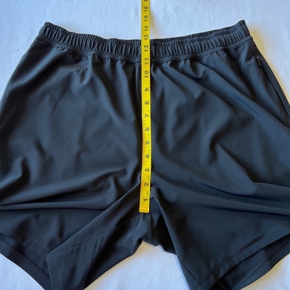 Beyond Yoga men’s Pivotal performance shorts - Picture 9 of 13